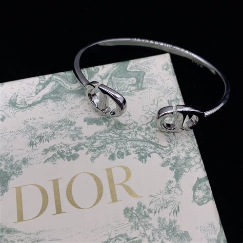 dior ip bileklik|dior wrist bracelets.